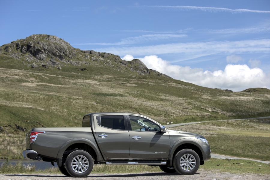  Mitsubishi L200 Double Cab Barbarian 2015 года  (фото 15 из 30)